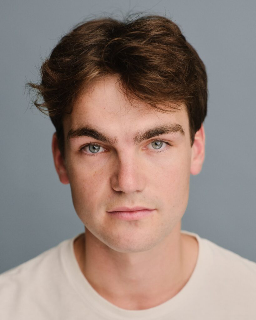Oliver Harding actor osd alumni oxford school of drama alumni