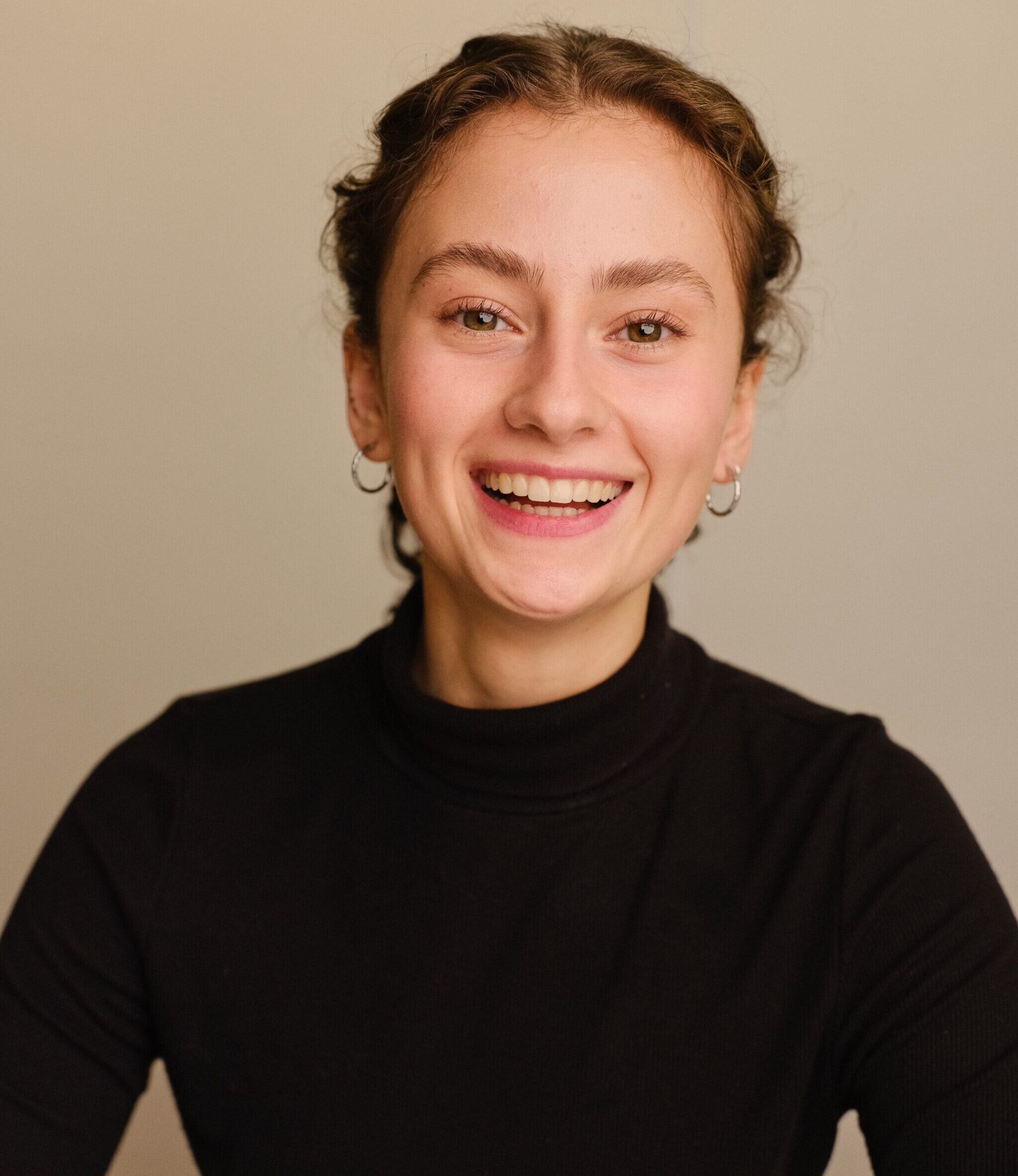 Anya Constantinescu actor