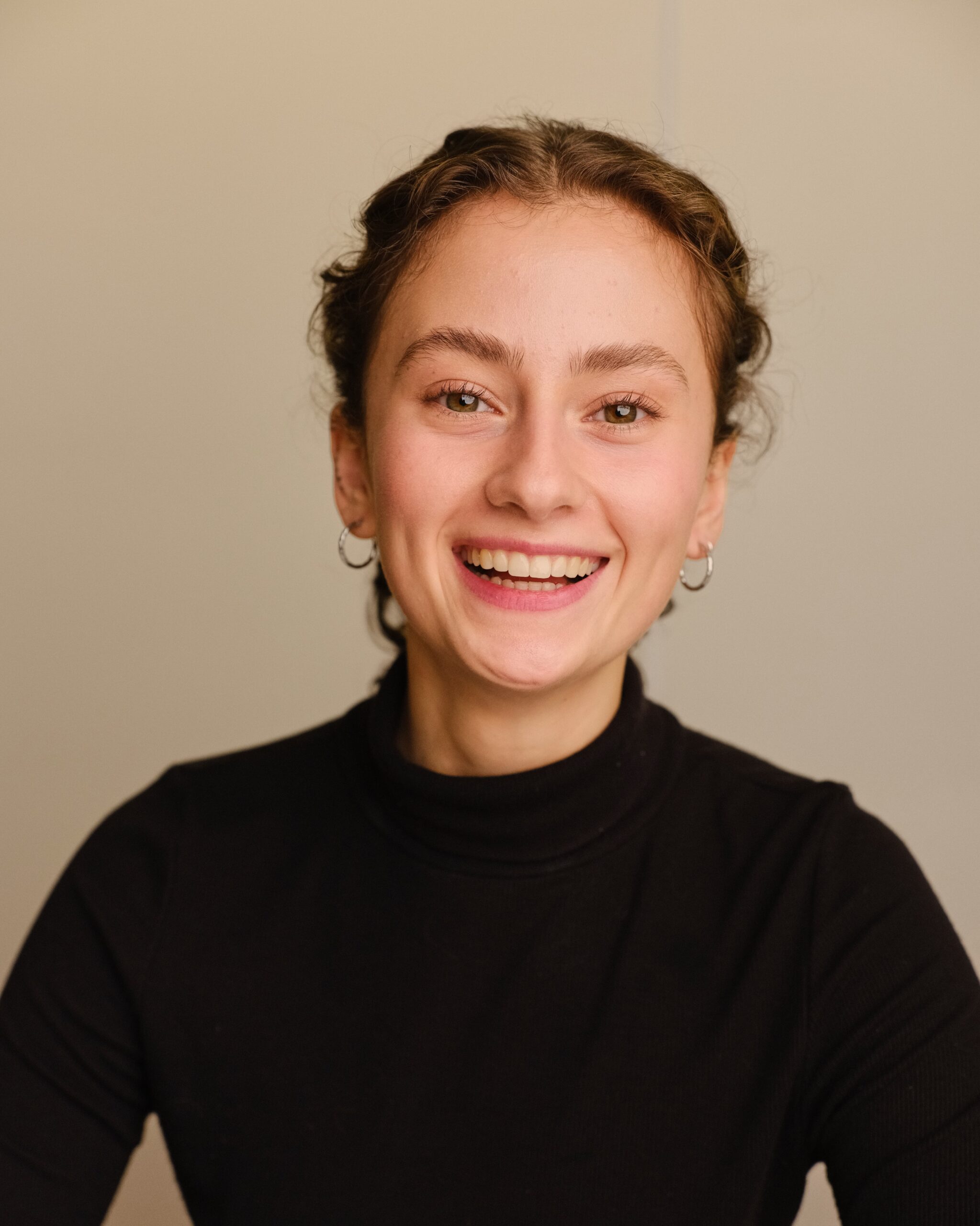 Anya Constantinescu actor